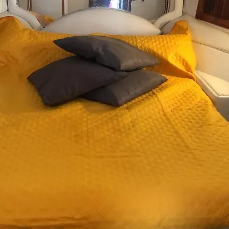 Botel Cala *